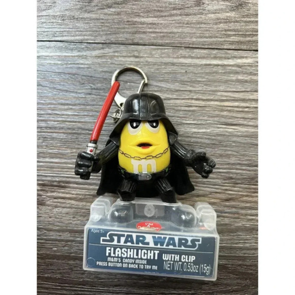 Disney Star Wars Darth Vader Yellow M&M Candy Flashlight Needs batteries - Picture 1 of 2